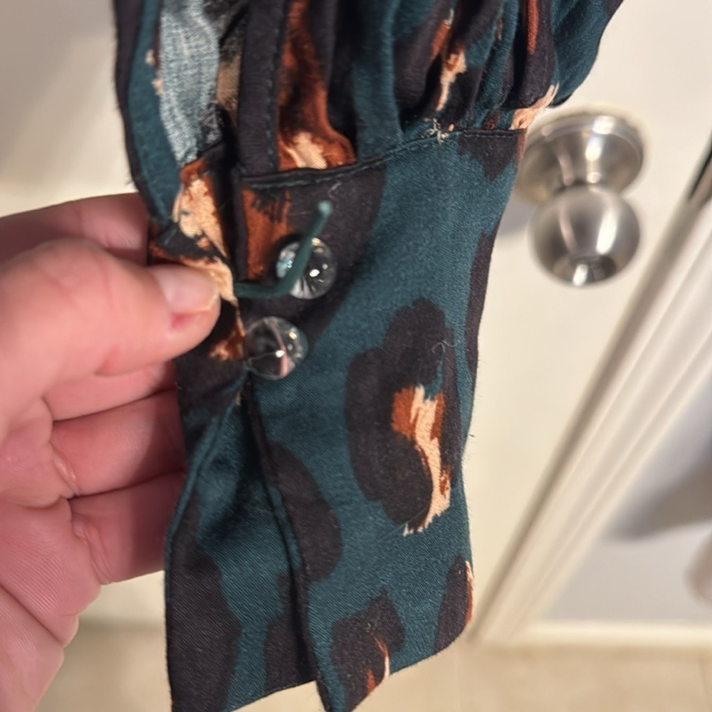 Karlie silky blouse, Large - Picture 8 of 11